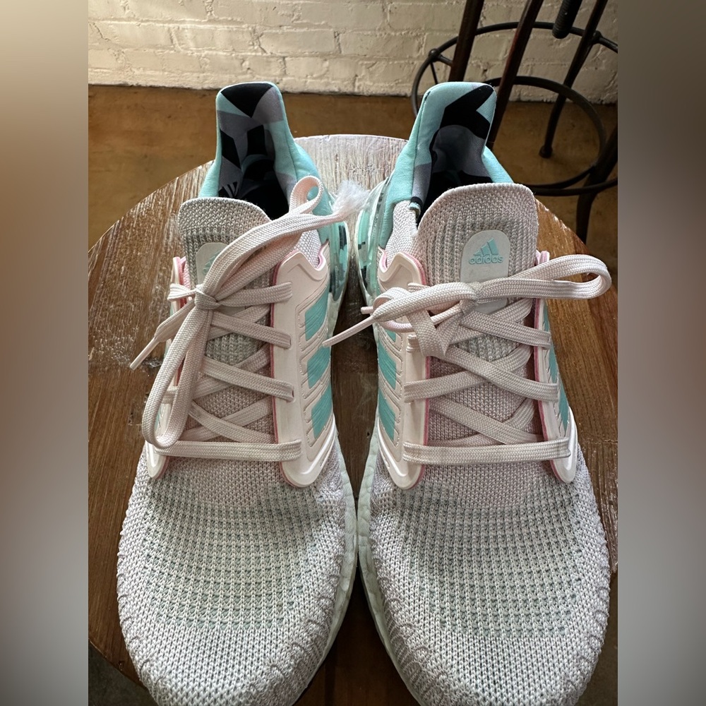 Adidas shoe - Picture 3 of 8